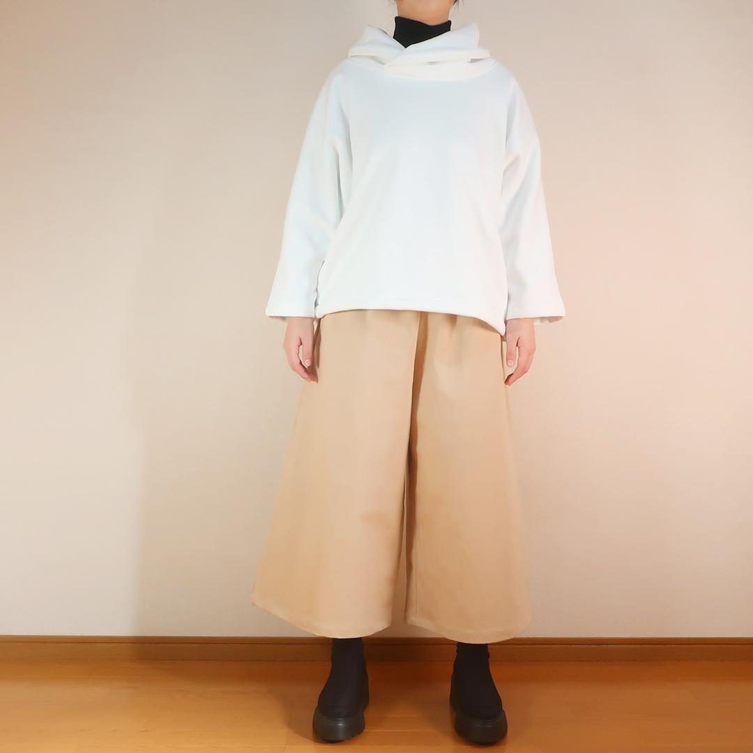 お洒落な防寒トレーナー 裏起毛 スヌード風襟付きトレーナー（コットン／２色） | 12枚目