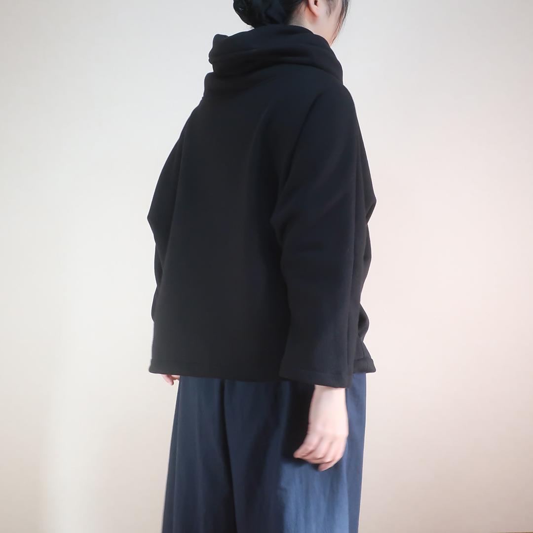 お洒落な防寒トレーナー 裏起毛 スヌード風襟付きトレーナー（コットン／２色） | 16枚目