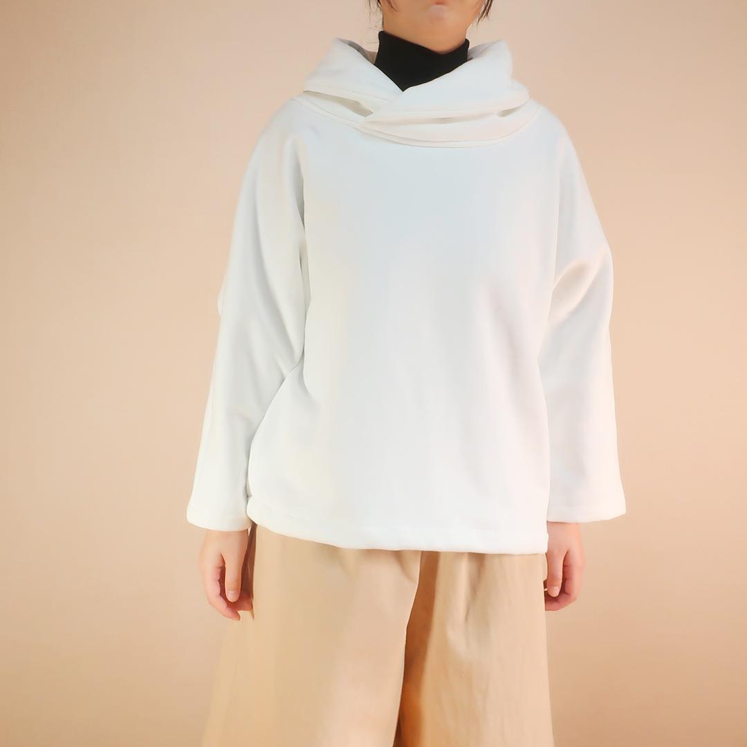 お洒落な防寒トレーナー 裏起毛 スヌード風襟付きトレーナー（コットン／２色） | 5枚目