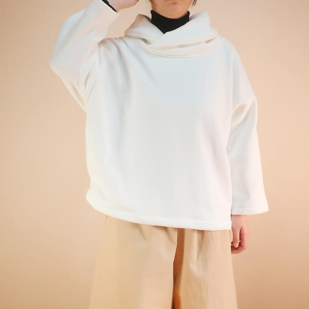 お洒落な防寒トレーナー 裏起毛 スヌード風襟付きトレーナー（コットン／２色） | 6枚目