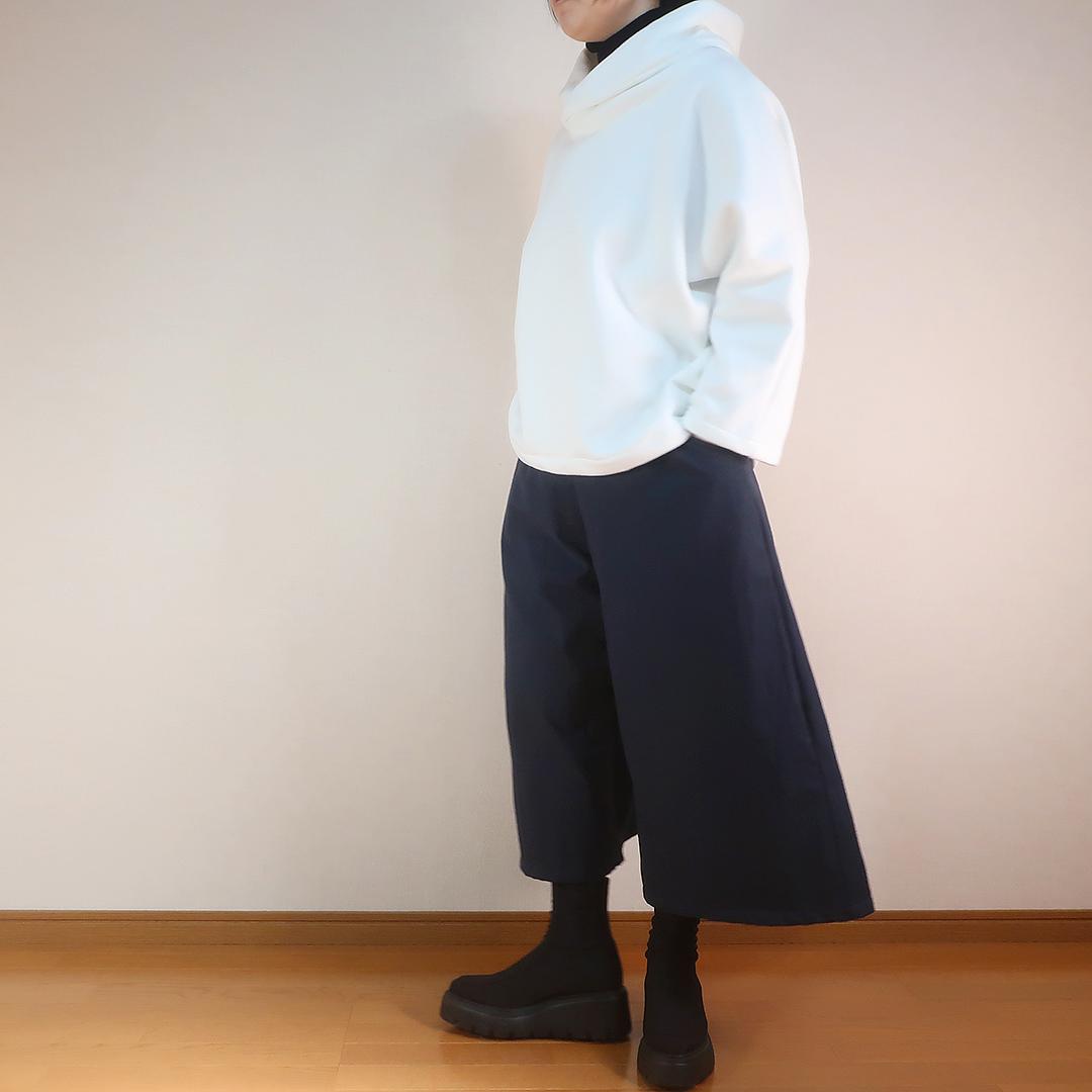 お洒落な防寒トレーナー 裏起毛 スヌード風襟付きトレーナー（コットン／２色） | 10枚目