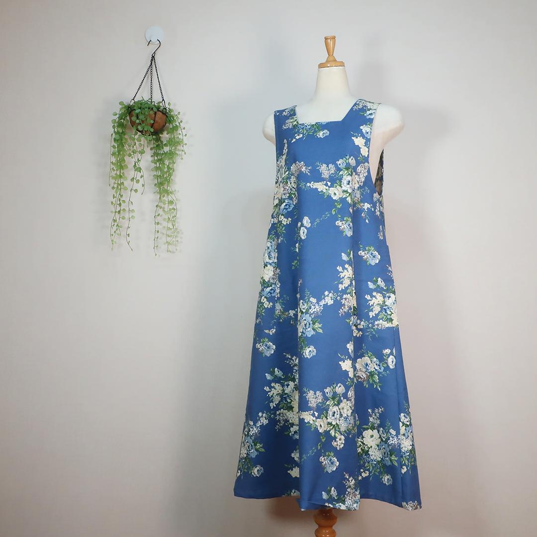 爽やかブルーの花柄Ａライン スクエアネックジャンパースカート（コットン／ブルー花柄） | 3枚目