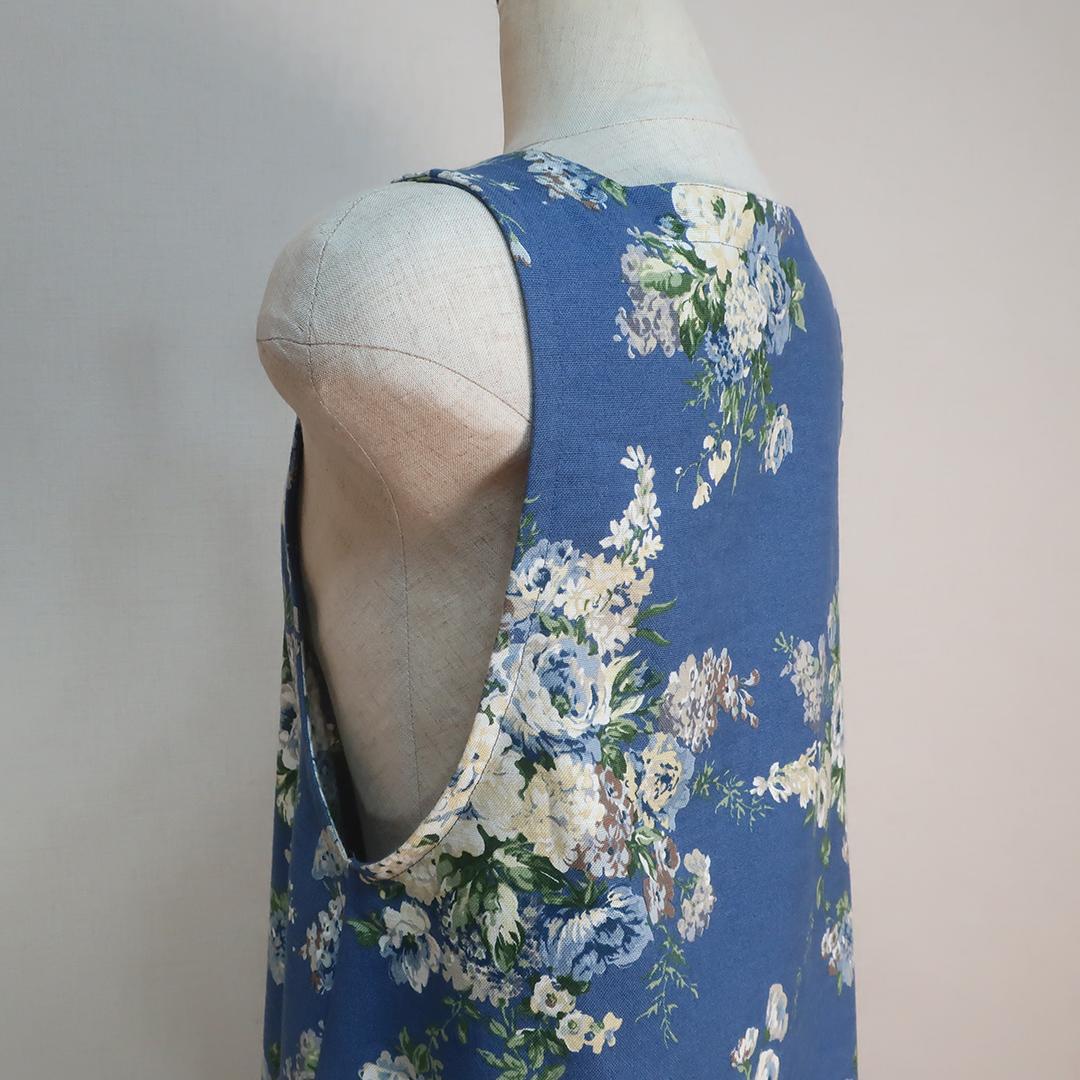 爽やかブルーの花柄Ａライン スクエアネックジャンパースカート（コットン／ブルー花柄） | 10枚目