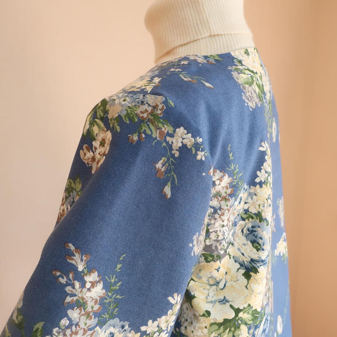 全季節対応 爽やかブルーの花柄 ワンボタンジャケット（コットン／ブルー花柄） | 4枚目