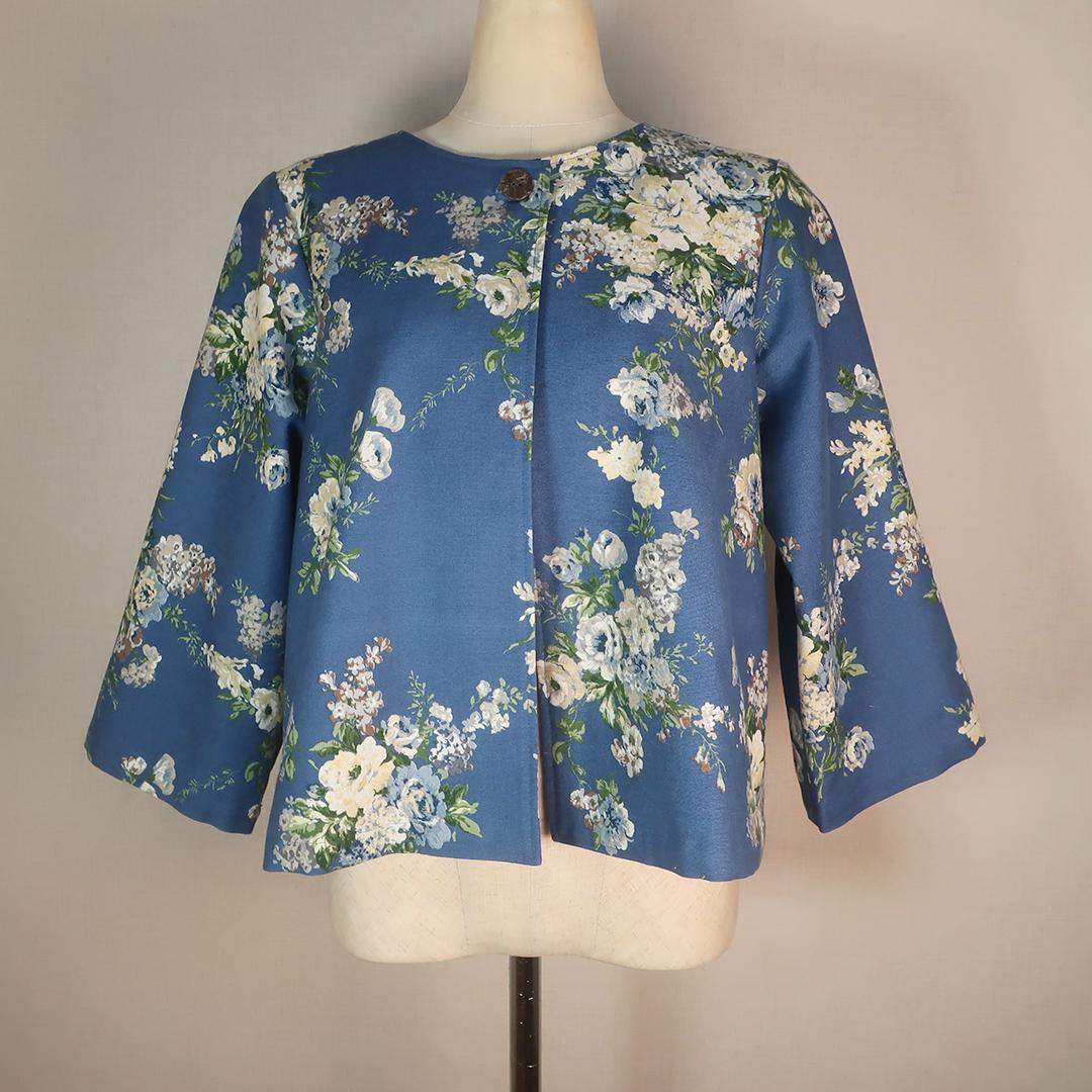 全季節対応 爽やかブルーの花柄 ワンボタンジャケット（コットン／ブルー花柄） | 6枚目