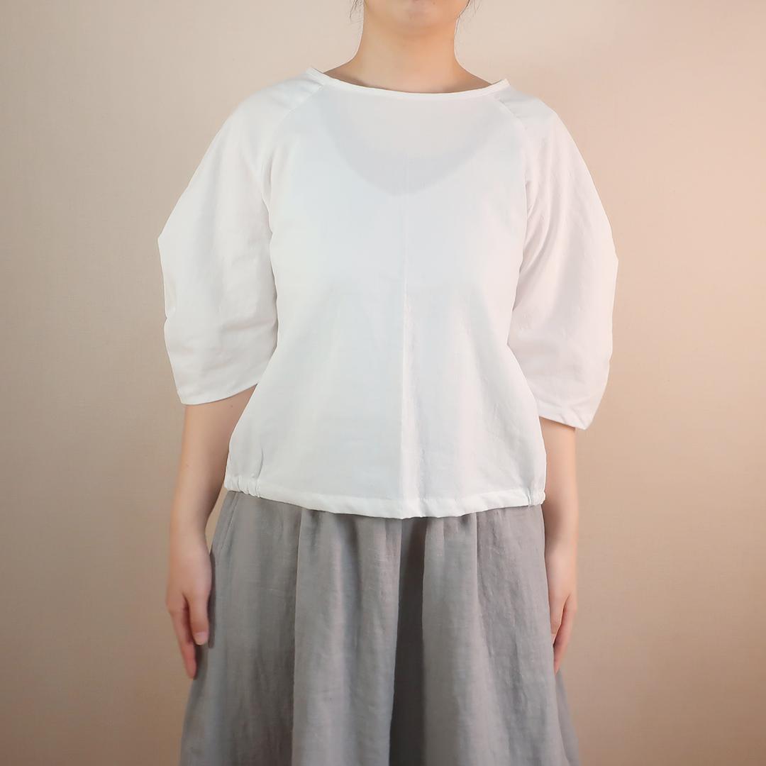 春から夏へ 大人の透け感 五分袖 ゆったり ラグラン袖 脇ゴムブラウス（綿麻／全２色） | 3枚目