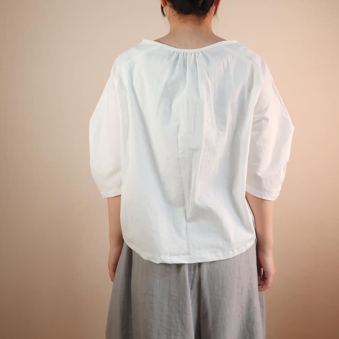 春から夏へ 大人の透け感 五分袖 ゆったり ラグラン袖 脇ゴムブラウス（綿麻／全２色） | 4枚目