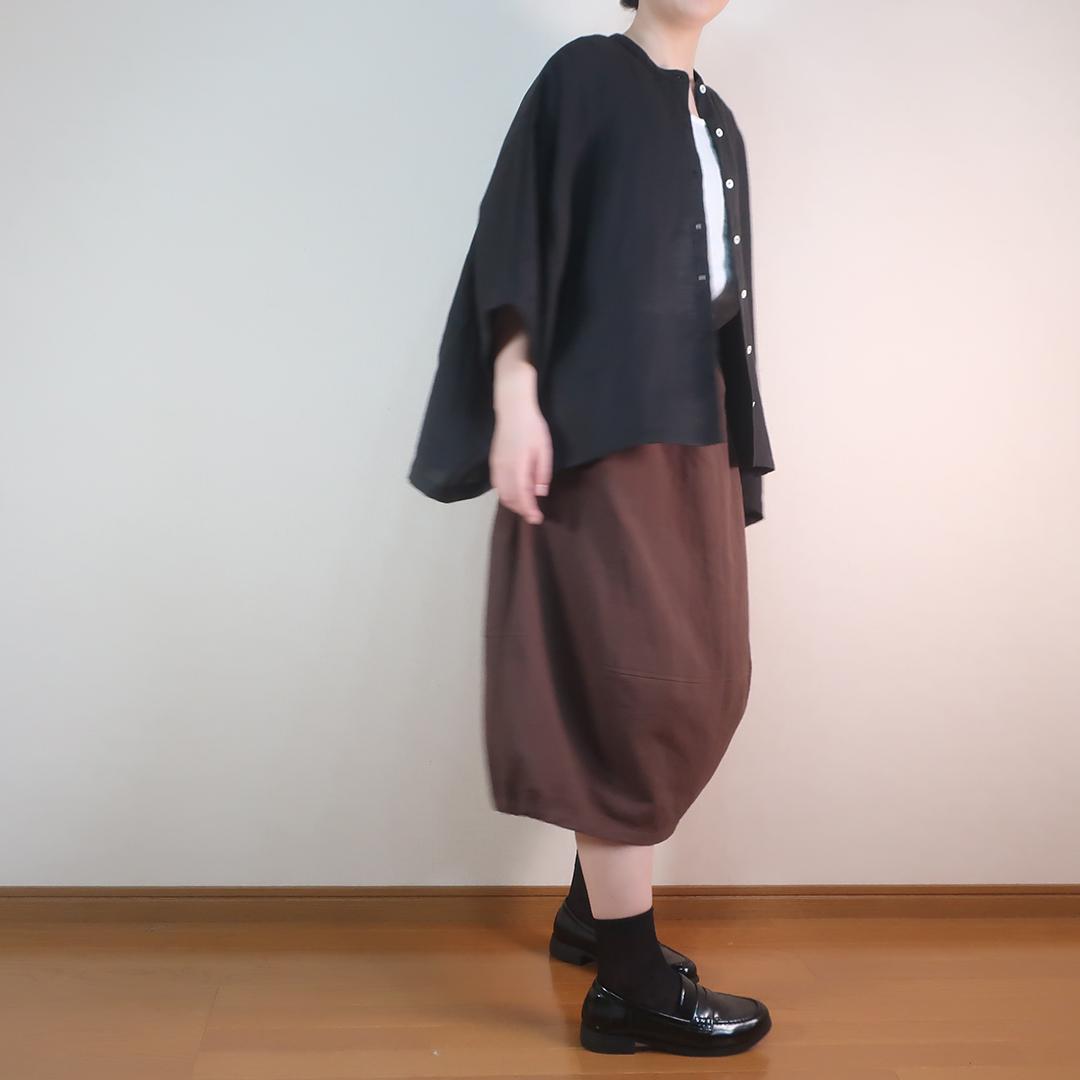 驚きの贅沢な身幅のドレープ感 魅せる大人の余裕 前開きオーバーシャツブラウス(リネン/黒色) | 16枚目